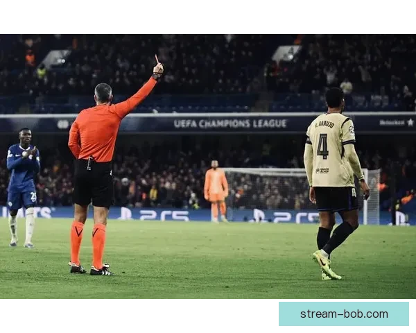 巴尔韦德妻子怒斥巴萨红牌改判：这不是红牌，球场应该关门了