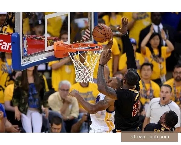 13周年回望詹姆斯死亡隔扣特里名场面招牌庆祝动作就此封神瞬间